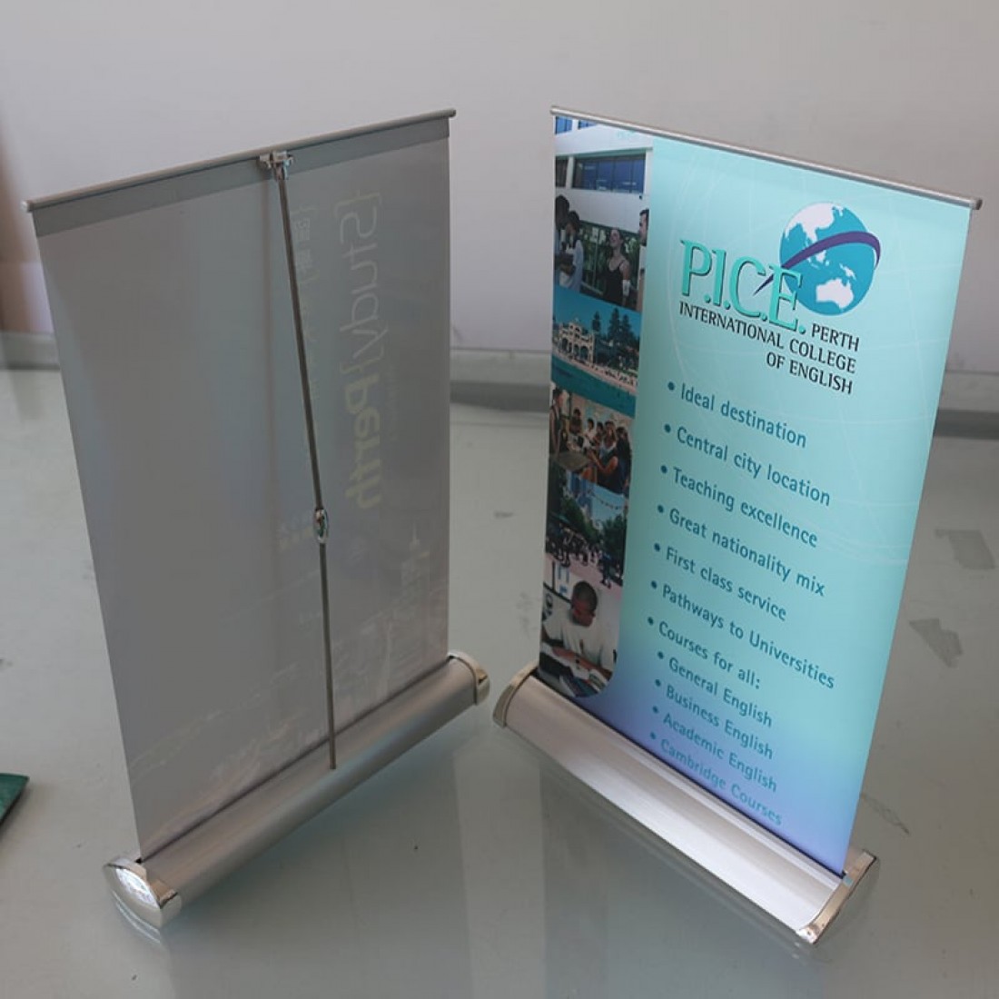 Mini Roll Up Luxury Stand